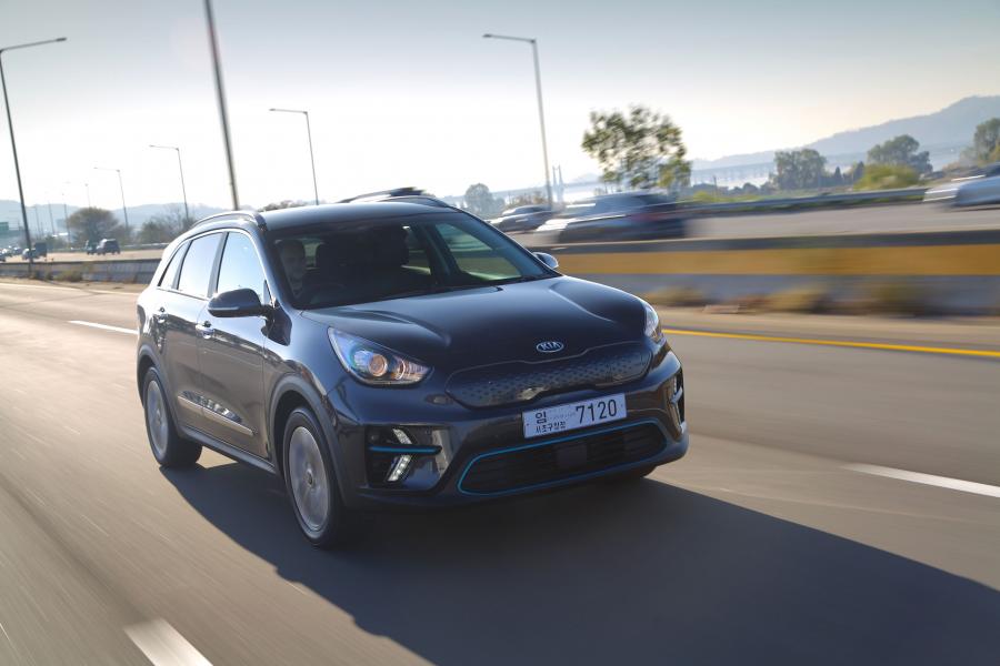  Kia e-Niro 2019 года  (UK) (фото 3 из 40)